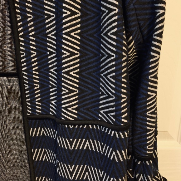 SOLD. Dana Buchman Tunic Blazer - Picture 7 of 7